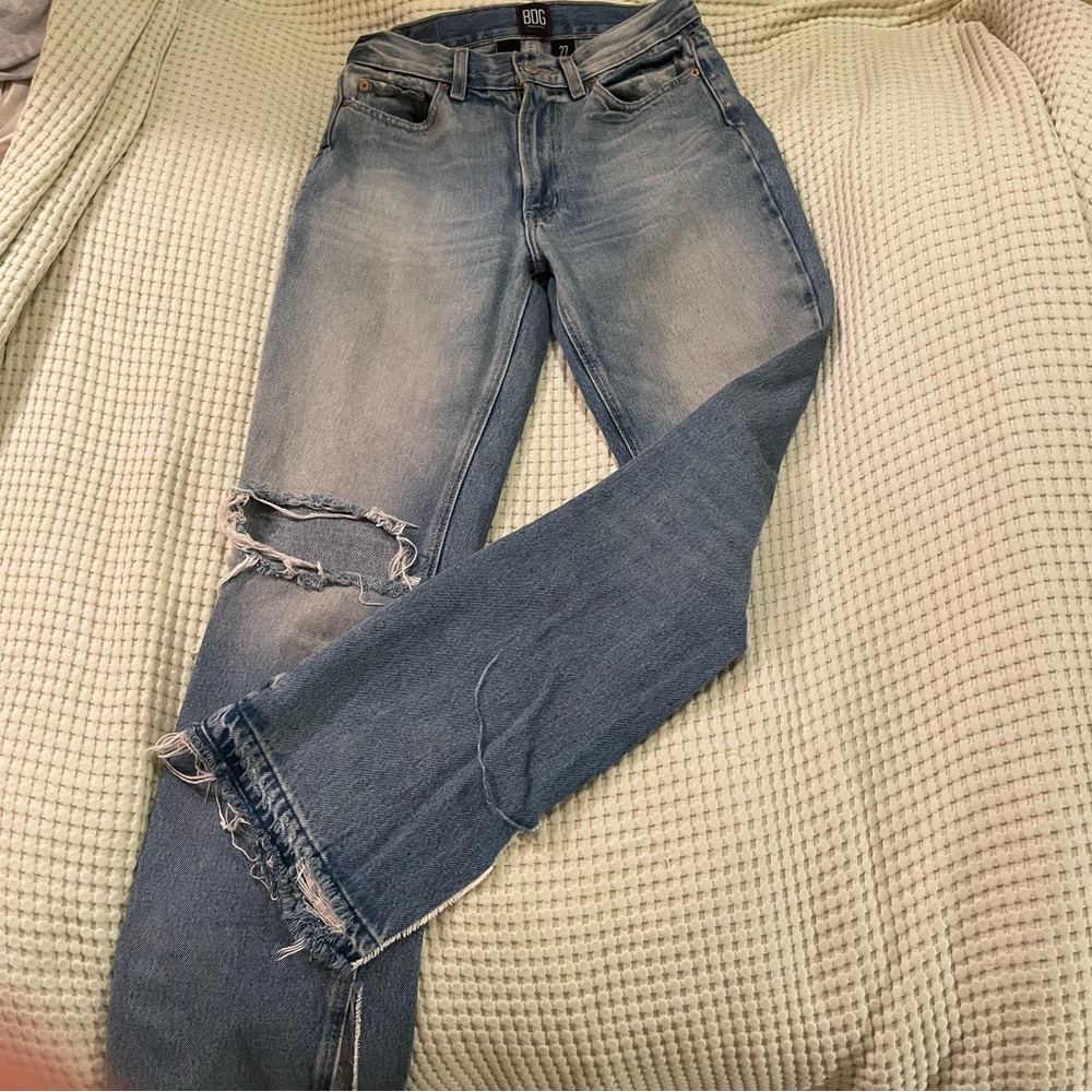 BDG Knee-Ripped Jeans